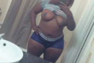 2 SEXY CHOCOLATE AVAILABLE 🍫 - Image 5